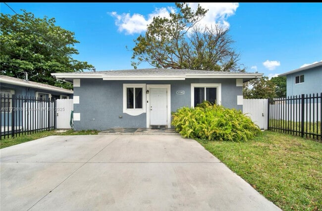 1741 NW 68th St, Unit FR in Miami, FL - Foto de edificio - Building Photo