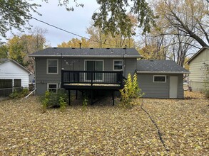 220 N Holiday Ave in Sioux Falls, SD - Foto de edificio - Building Photo