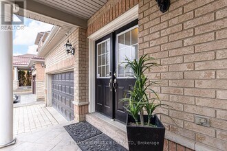 45 Oland Dr in Vaughan, ON - Building Photo - Building Photo