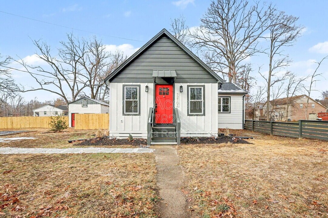 12101 Fort Washington Rd in Fort Washington, MD - Building Photo