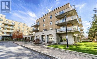 2502 Rutherford Rd in Vaughan, ON - Building Photo