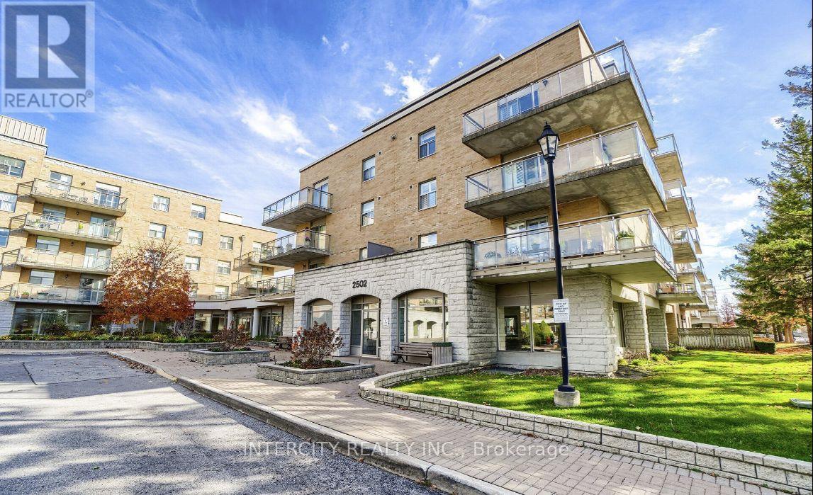 2502 Rutherford Rd in Vaughan, ON - Building Photo