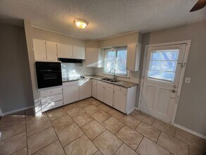 6401 120th Terrace in Grandview, MO - Building Photo - Building Photo