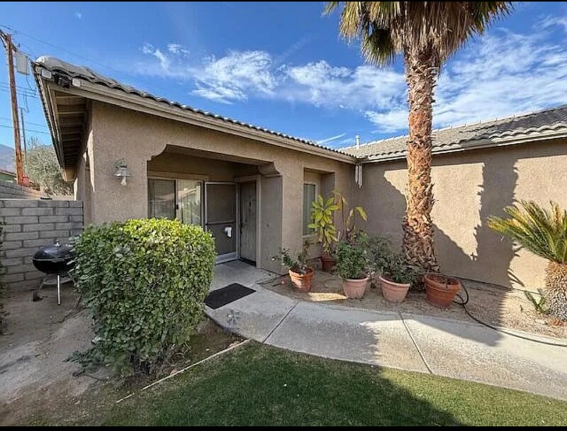 53275 Avenida Mendoza in La Quinta, CA - Building Photo