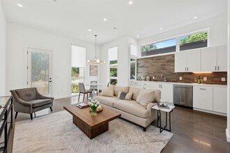 2708 La Mesa Dr in Austin, TX - Building Photo - Building Photo