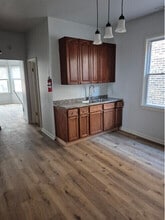 8702 S Escanaba Ave in Chicago, IL - Building Photo - Building Photo