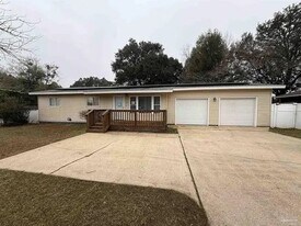 4175 Bell Ln in Pace, FL - Building Photo