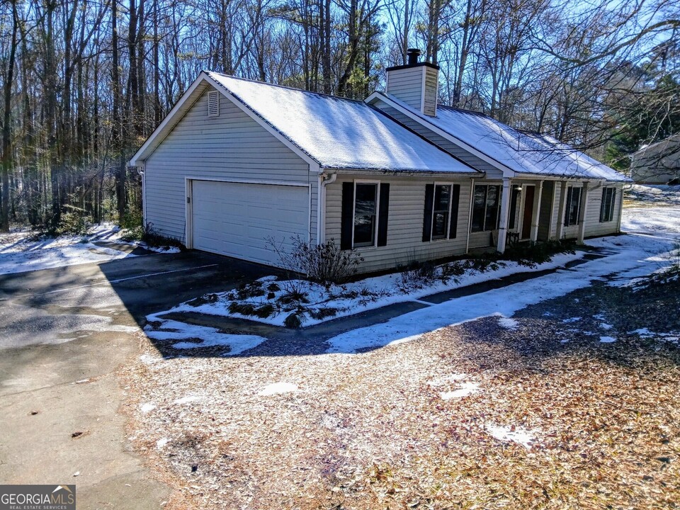 4593 Lower Fayetteville Rd in Sharpsburg, GA - Building Photo