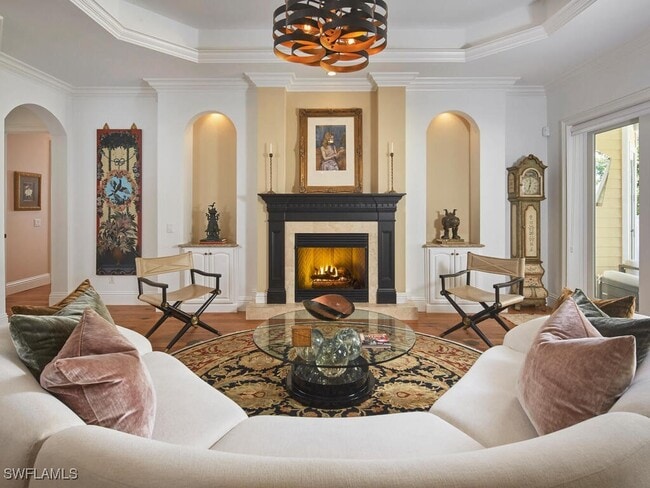 165 Broad Ave S in Naples, FL - Foto de edificio - Building Photo