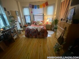 715 Parker St in Boston, MA - Building Photo