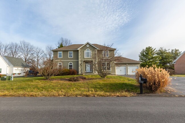 180 Muirfield Ct in Charles Town, WV - Building Photo - Building Photo