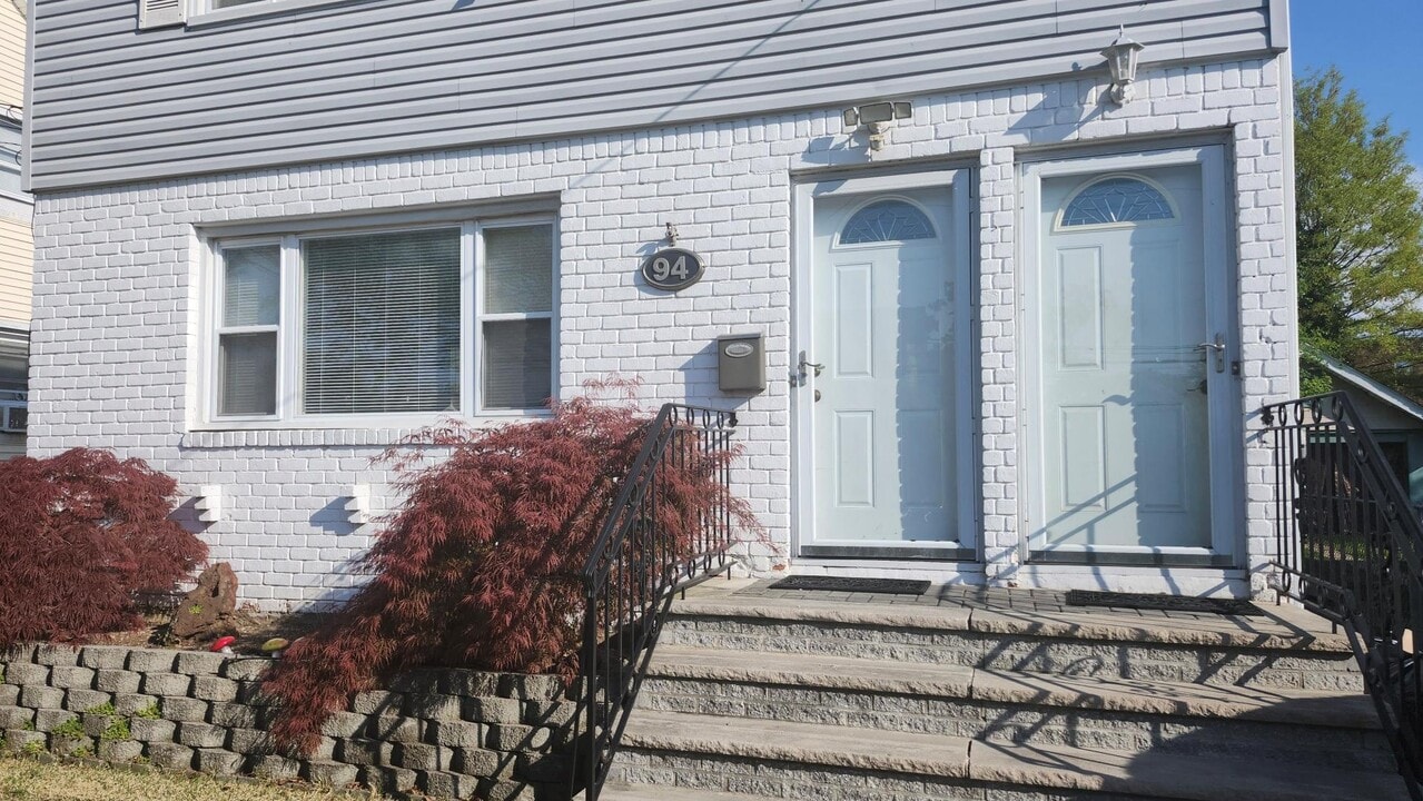 94 Pennsylvania Ave in Hempstead, NY - Building Photo