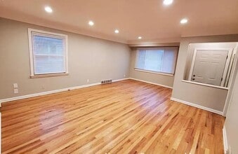 23851 Scotia Rd in Oak Park, MI - Building Photo - Building Photo