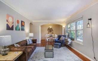 2058 Montreat Cir in Vestavia Hills, AL - Building Photo