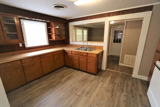 1918 6th St in Port Neches, TX - Building Photo - Building Photo