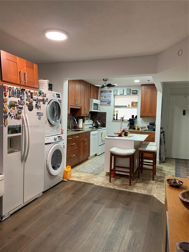 1700 NE 191st St in Miami, FL - Building Photo - Building Photo
