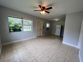 4820 Maine St in Lake Worth, FL - Building Photo - Building Photo