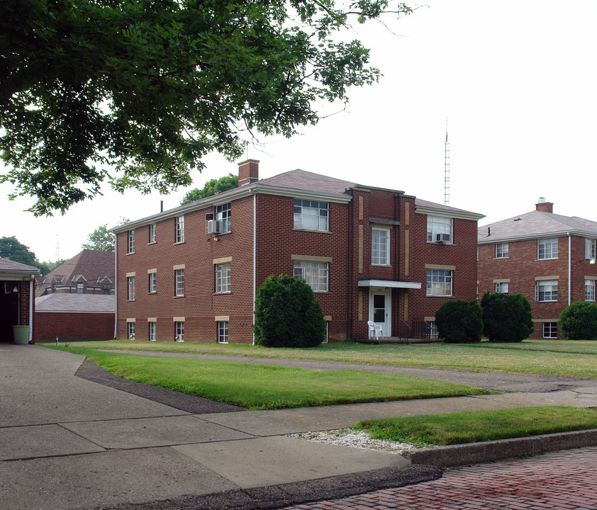 120 Harter Ave NW in Canton, OH - Building Photo