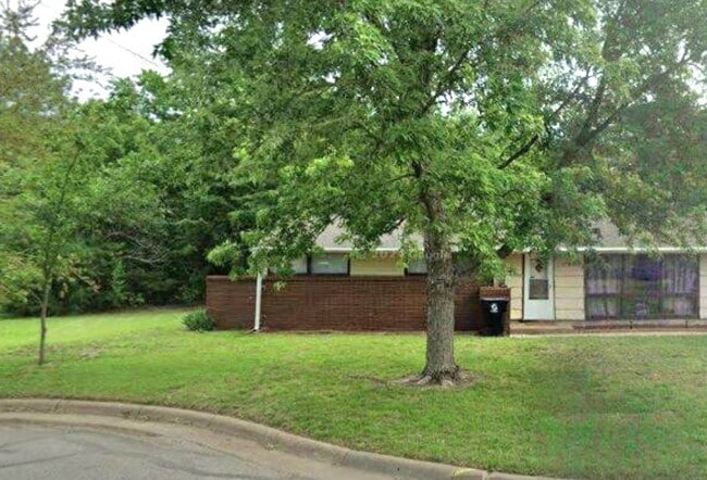 property at 1107 Glenshire Ave