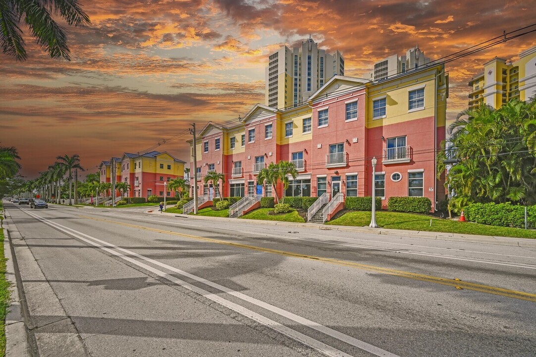 Corsica Rive in Ft. Myers, FL - Foto de edificio