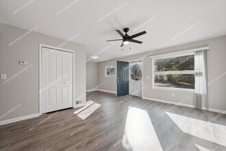 8033 Studebaker Ave in Warren, MI - Building Photo - Building Photo