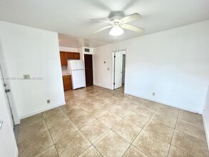 1412 SW 41st Ave-Unit -Rear in Plantation, FL - Building Photo - Building Photo