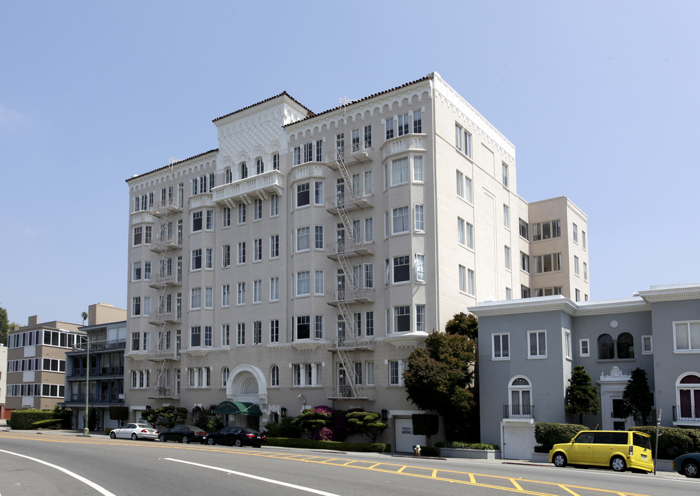 Lakeshore Apartments in Oakland, CA - Building Photo