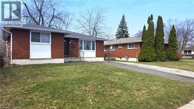 98 Palmer Rd in Hamilton, ON - Building Photo - Building Photo