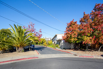 Marian Court Apartments in San Rafael, CA - Building Photo - Building Photo