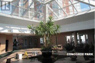 5 Concorde Pl in Toronto, ON - Building Photo - Building Photo