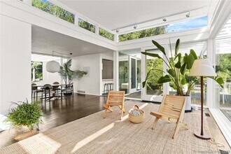 26 Chalburn Rd in Redding, CT - Foto de edificio - Building Photo