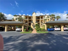 155 Vintage Cir in Naples, FL - Building Photo