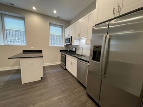 1730 W. Greenleaf Ave in Chicago, IL - Building Photo - Building Photo