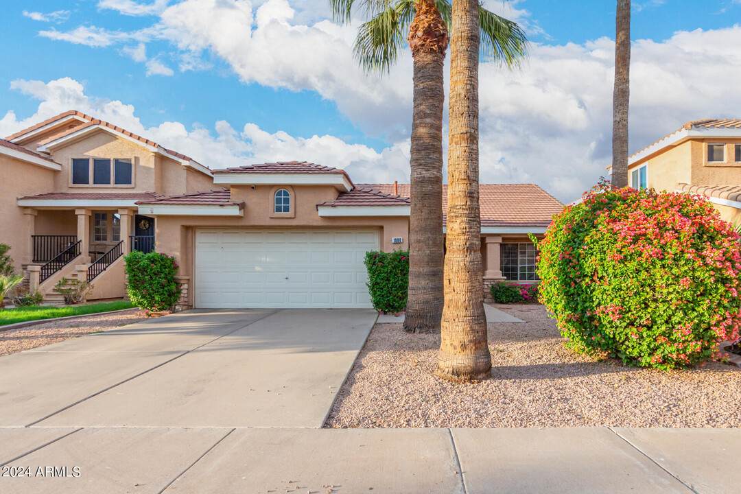 1000 W Hudson Way in Gilbert, AZ - Building Photo