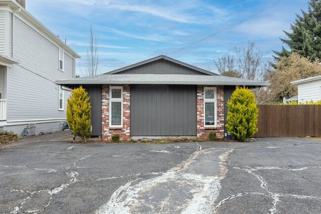 705-707-707 N Sumner St in Portland, OR - Building Photo - Building Photo