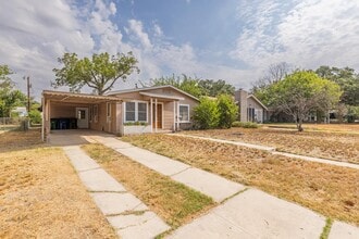 875 Utopia Ln in San Antonio, TX - Building Photo - Building Photo