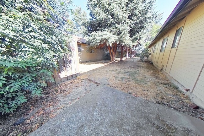 1647 SE 23rd Ct in Albany, OR - Building Photo - Building Photo
