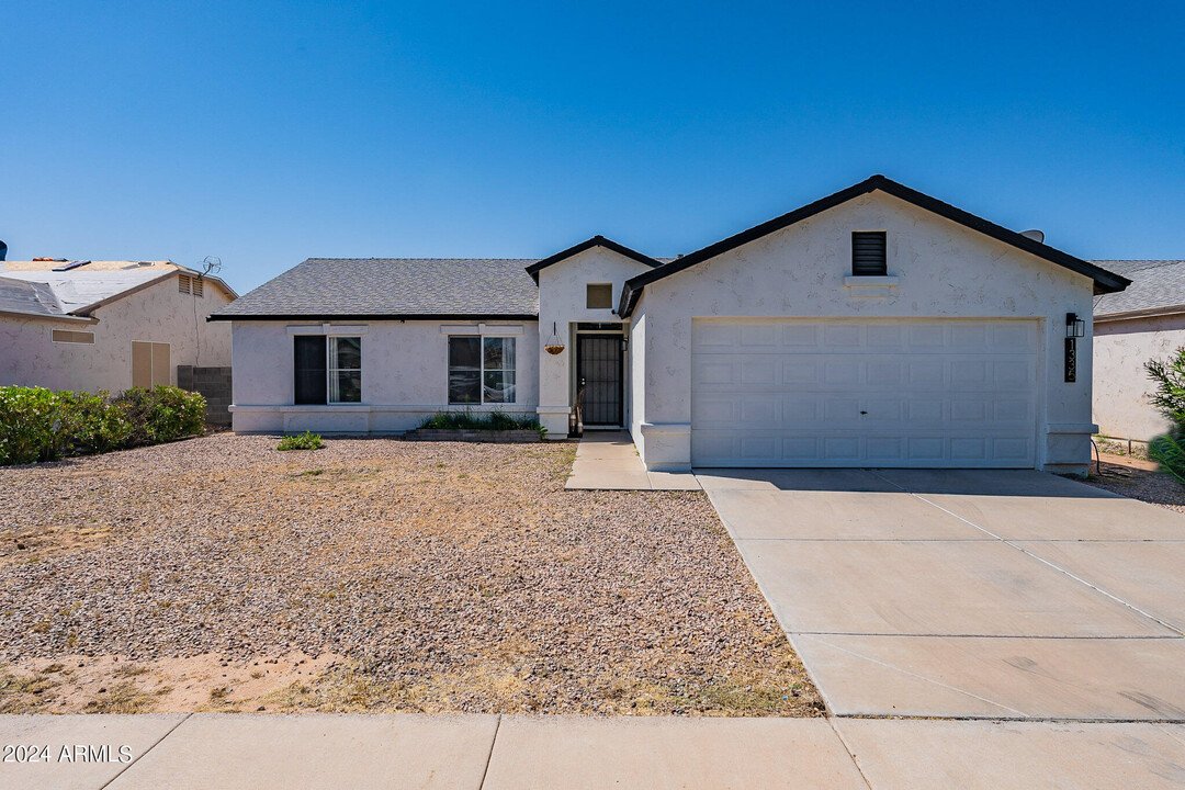 1335 E Silver Brush Trail in Casa Grande, AZ - Building Photo