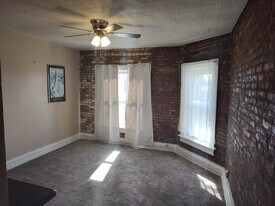70 E 7th Ave, Unit APARTMENT in Columbus, OH - Building Photo