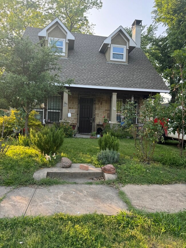 2535 Marburg St in Dallas, TX - Foto de edificio - Building Photo