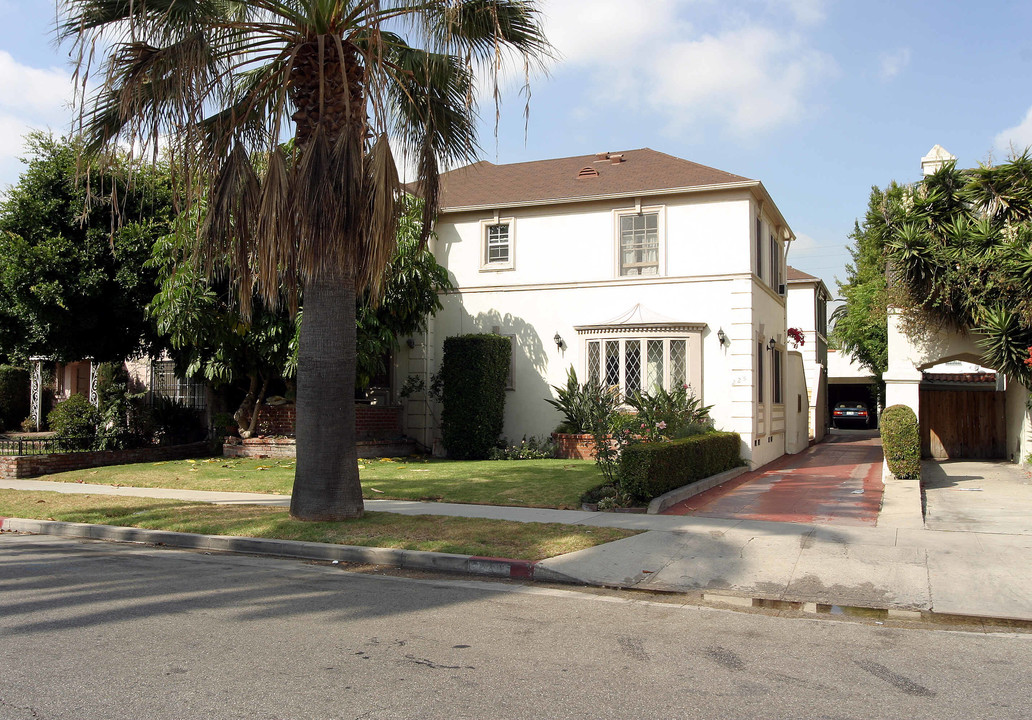 225 S Gale Dr in Beverly Hills, CA - Building Photo