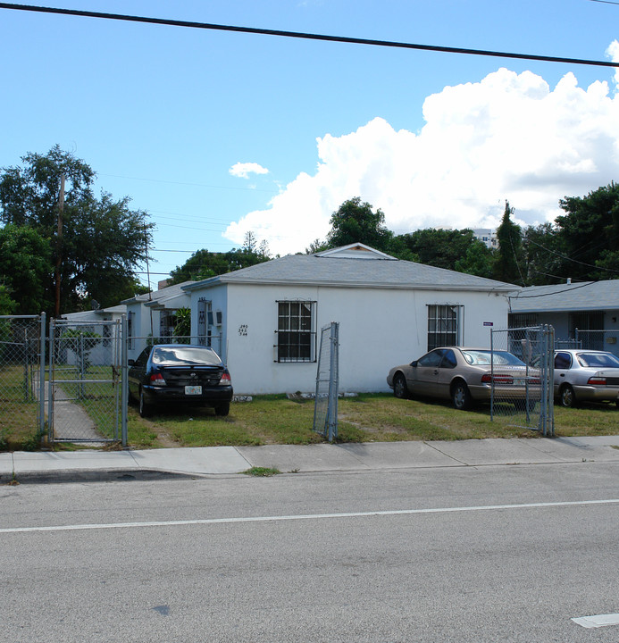 340-344 NE 82nd St in Miami, FL - Building Photo