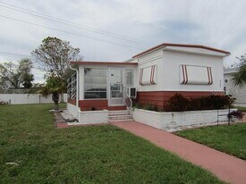 721 Roma Rd in Venice, FL - Building Photo
