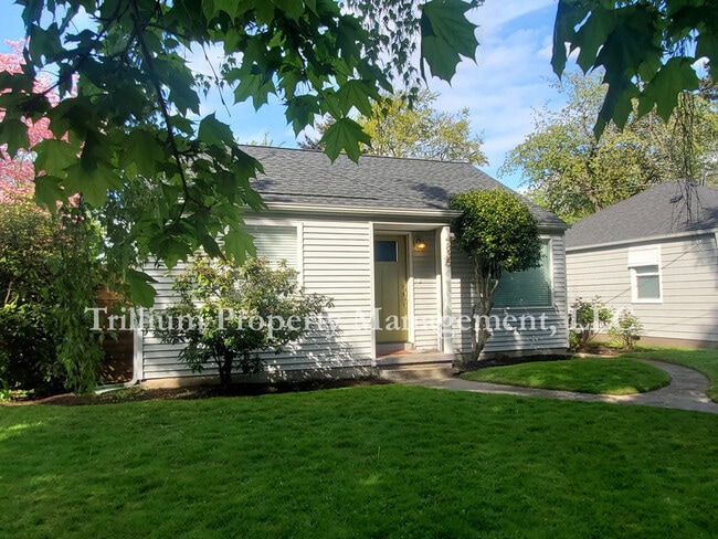 4835 N Willamette Blvd in Portland, OR - Building Photo - Building Photo