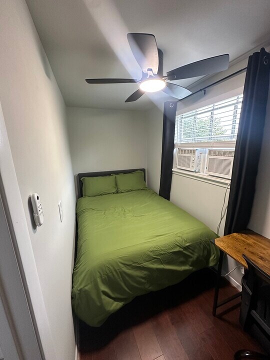 8626 Nairn St in Houston, TX - Building Photo