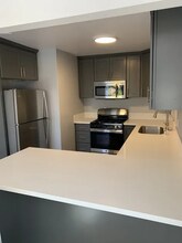 5914 Streamview Dr, Unit 1 in San Diego, CA - Foto de edificio - Building Photo