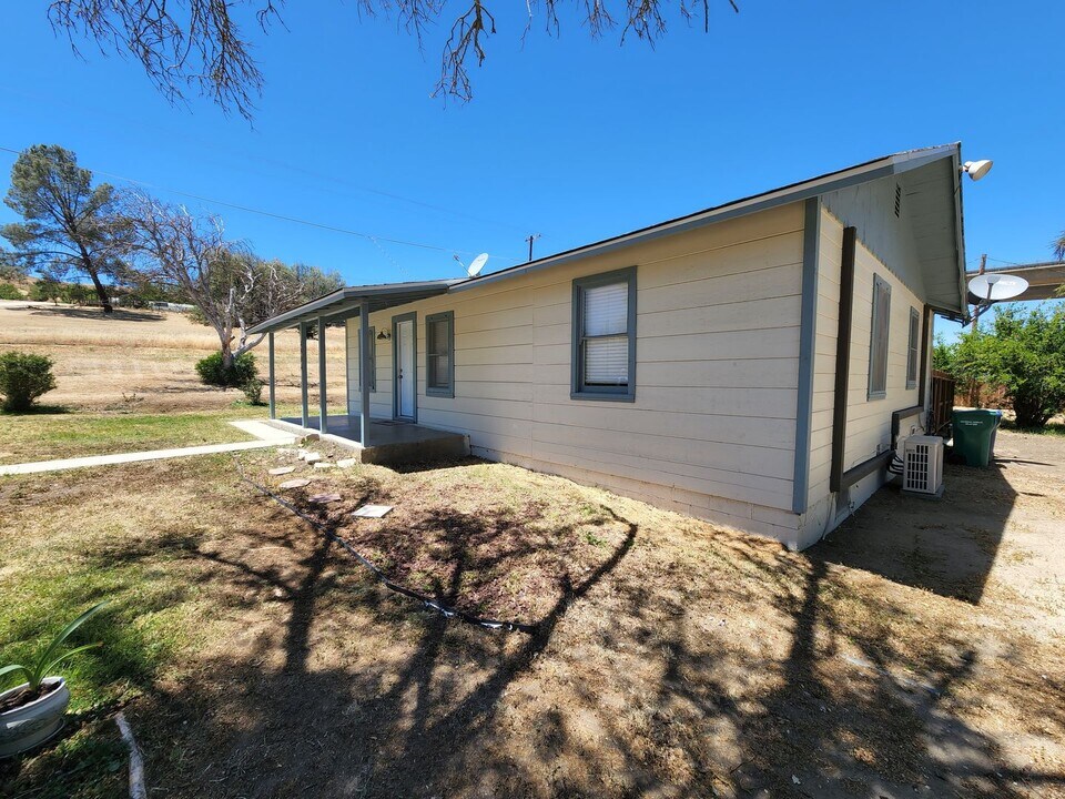 4904 Estrella Rd in Paso Robles, CA - Building Photo