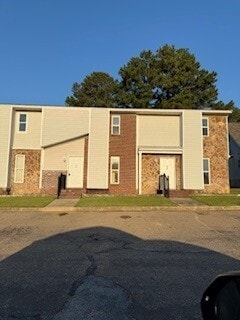 property at 520 S Woodburn Dr