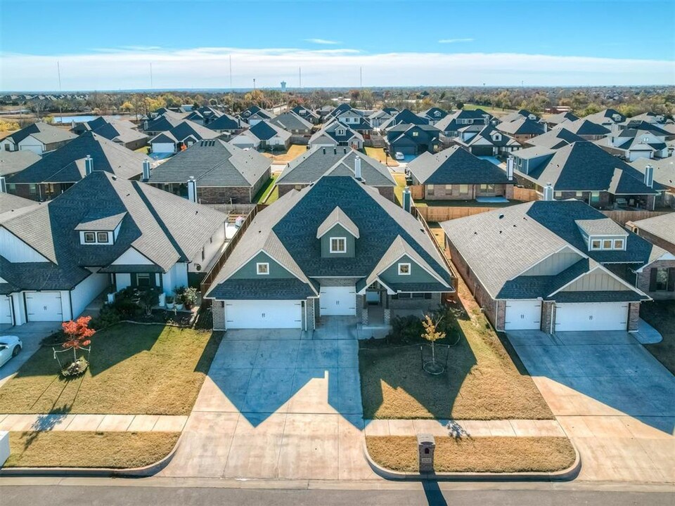 1624 NE 33rd Terrace in Moore, OK - Building Photo