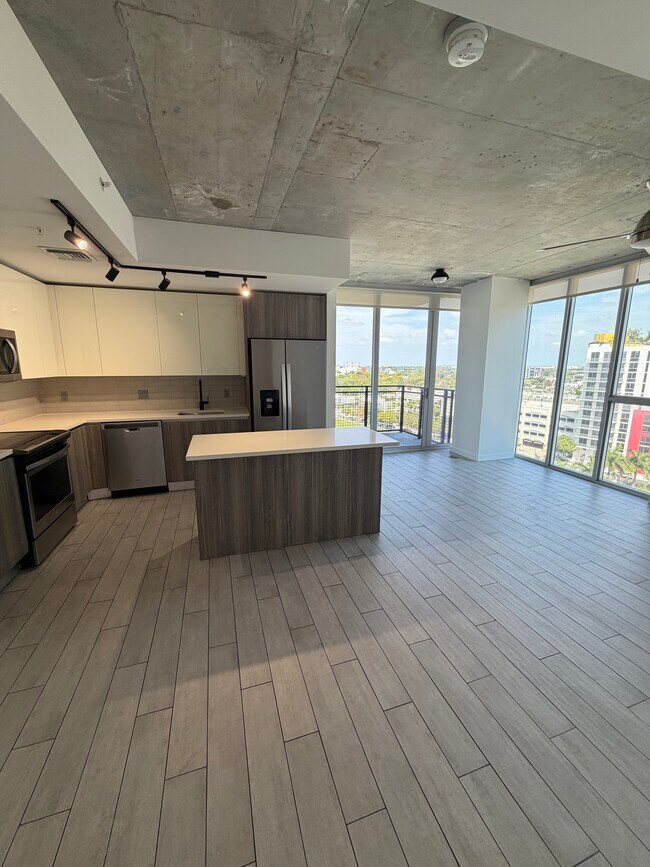 112 NW 31st St, Unit A2 in Miami, FL - Foto de edificio - Building Photo